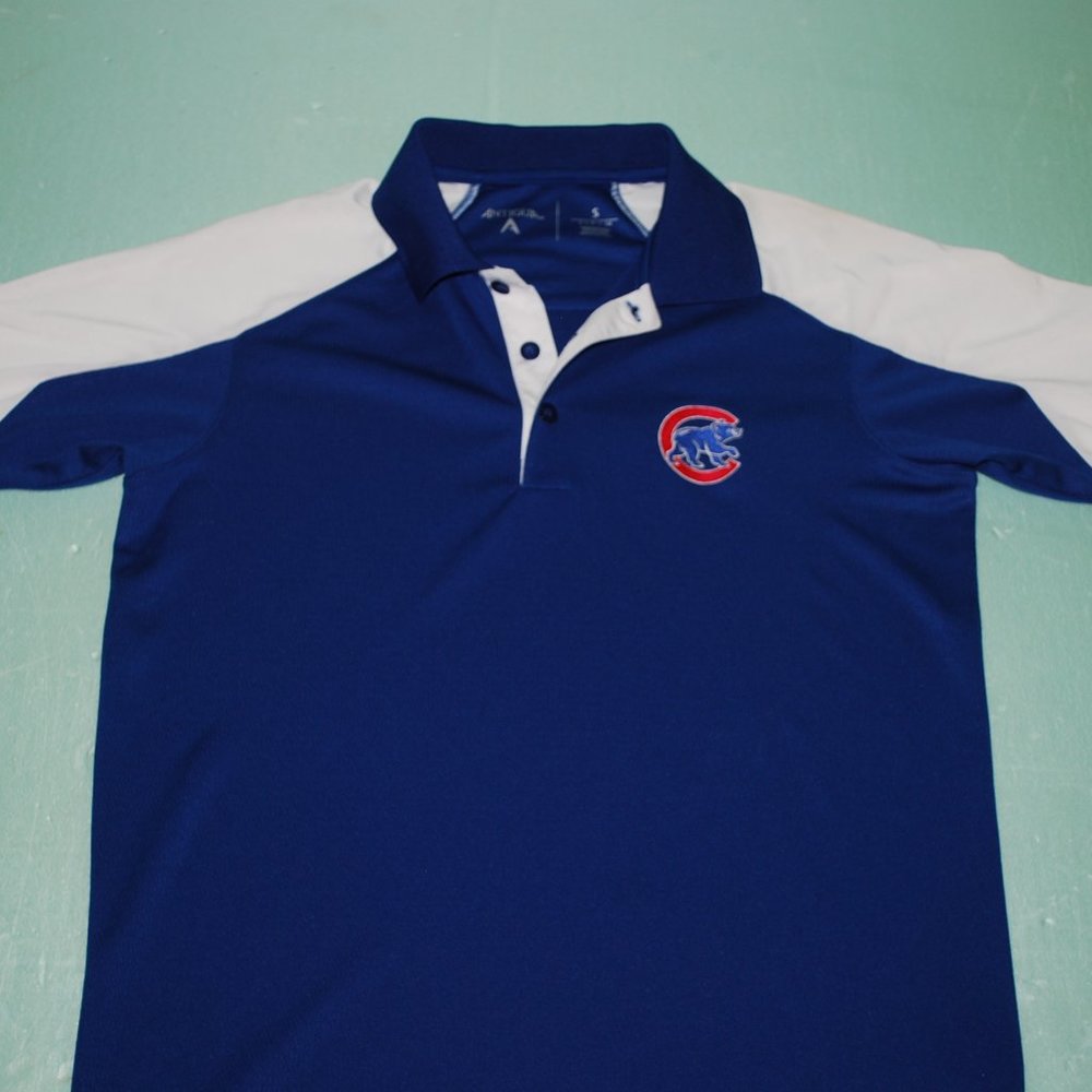 CHICAGO CUBS ANTIGUA SHORT SLEEVE SHIRT SIZE SMALL